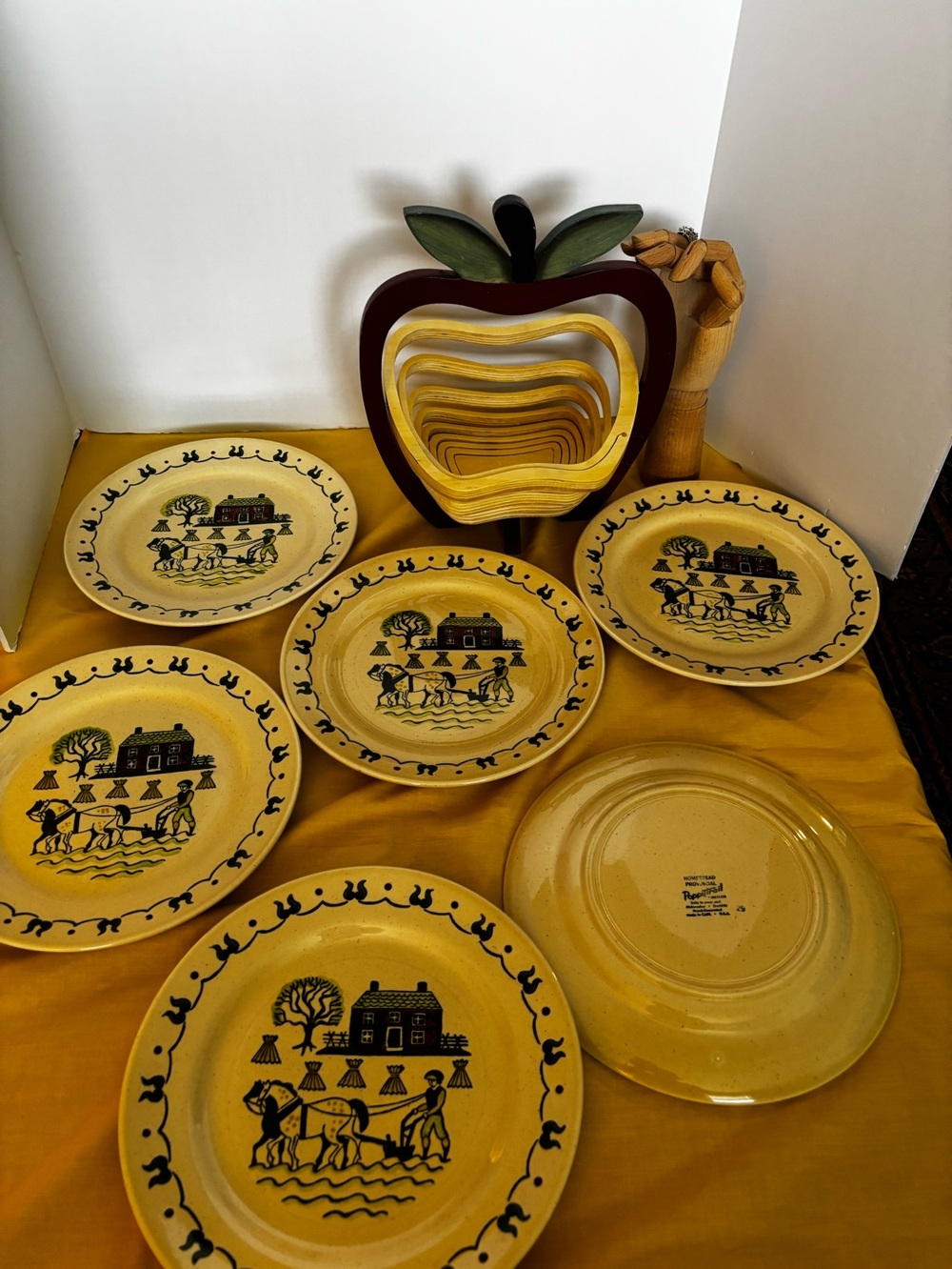 Cottage Core Set of 6 Vintage Metlox Poppytrail Homestead Provincial Collection.